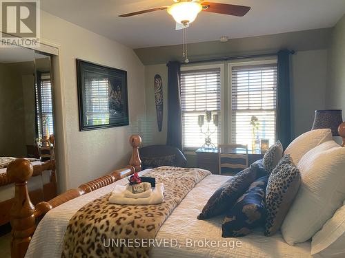 96 Main Street W, Chatham-Kent, ON - Indoor Photo Showing Bedroom