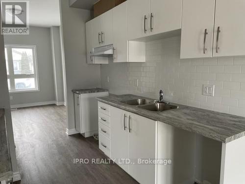 43 Perenack Avenue W, Welland, ON - Indoor Photo Showing Kitchen With Double Sink With Upgraded Kitchen