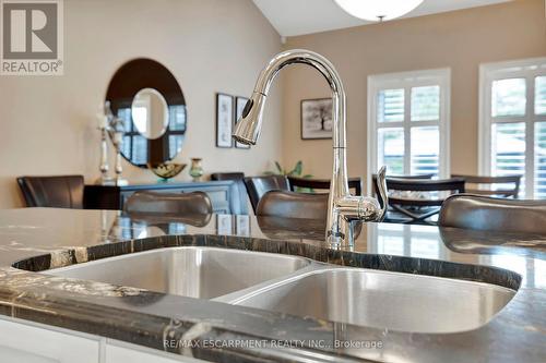 3559 Algonquin Drive, Fort Erie, ON - Indoor Photo Showing Kitchen With Double Sink