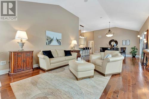 3559 Algonquin Drive, Fort Erie, ON - Indoor Photo Showing Living Room