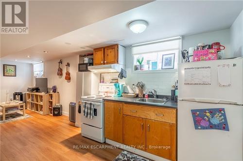 537 Ferguson Avenue, Hamilton, ON - Indoor Photo Showing Kitchen