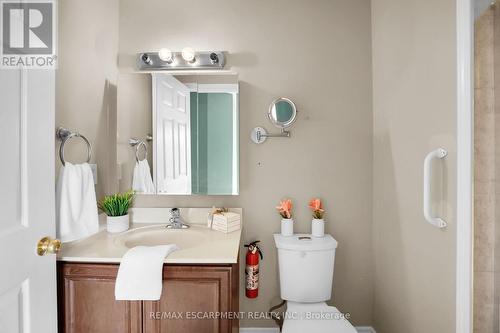 807 - 3000 Creekside Drive, Hamilton, ON - Indoor Photo Showing Bathroom