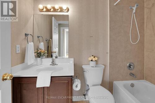 807 - 3000 Creekside Drive, Hamilton, ON - Indoor Photo Showing Bathroom