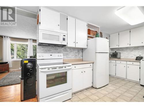 155 Sadler Road, Kelowna, BC - Indoor Photo Showing Kitchen