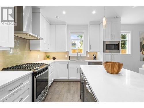 1259 Ethel Street, Kelowna, BC - Indoor Photo Showing Kitchen With Upgraded Kitchen