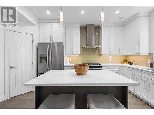 1259 Ethel Street, Kelowna, BC - Indoor Photo Showing Kitchen With Upgraded Kitchen