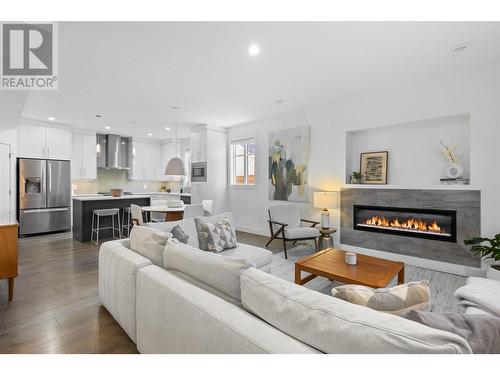 1259 Ethel Street, Kelowna, BC - Indoor Photo Showing Living Room With Fireplace