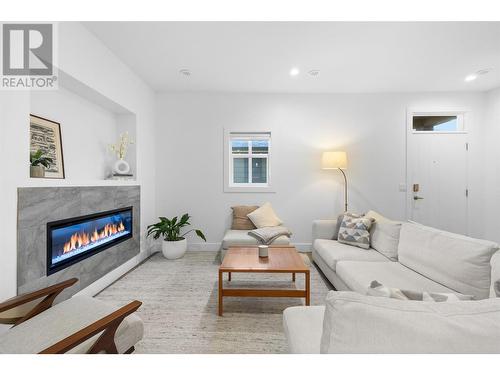 1259 Ethel Street, Kelowna, BC - Indoor Photo Showing Living Room With Fireplace