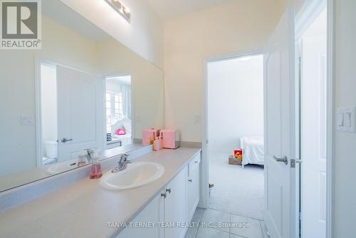 1211 Plymouth Drive, Oshawa, ON - Indoor Photo Showing Bathroom