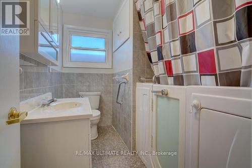 26 Stephenfrank Road, Toronto, ON - Indoor Photo Showing Bathroom