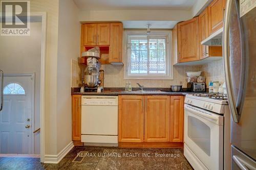 26 Stephenfrank Road, Toronto (Bendale), ON - Indoor Photo Showing Kitchen