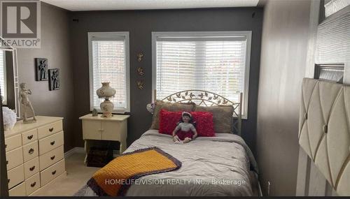 39 Rainbow Court, Georgina (Keswick South), ON - Indoor Photo Showing Bedroom