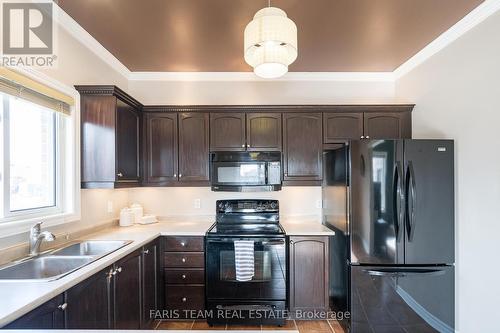 159 Tunbridge Road, Barrie, ON - Indoor Photo Showing Kitchen With Double Sink