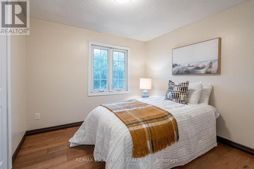 2369 Shropshire Place, Burlington, ON - Indoor Photo Showing Bedroom