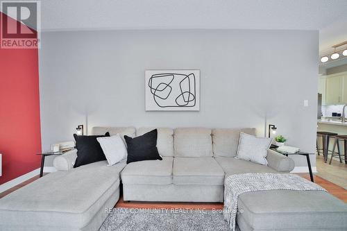 30 Cedarsprings Way, Brampton, ON - Indoor Photo Showing Living Room