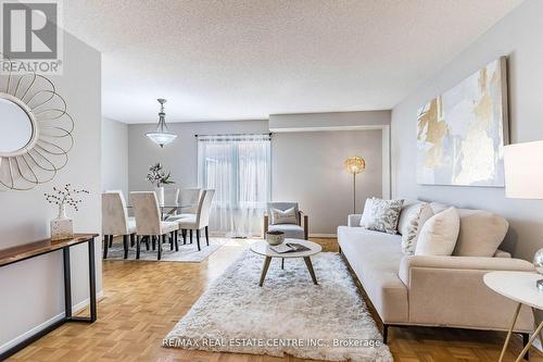 139 Richvale Drive S, Brampton, ON - Indoor Photo Showing Living Room