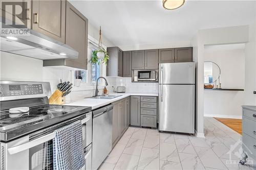 1637 Locksley Lane, Ottawa, ON - Indoor Photo Showing Kitchen