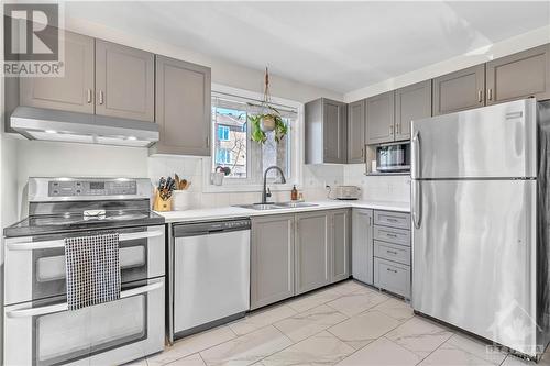 1637 Locksley Lane, Ottawa, ON - Indoor Photo Showing Kitchen