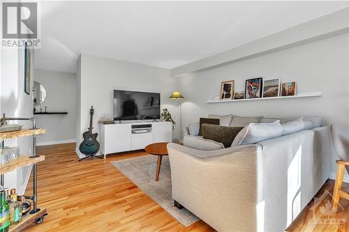 1637 Locksley Lane, Ottawa, ON - Indoor Photo Showing Living Room