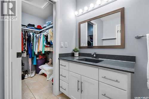 218 Carr Lane, Saskatoon, SK - Indoor Photo Showing Bathroom