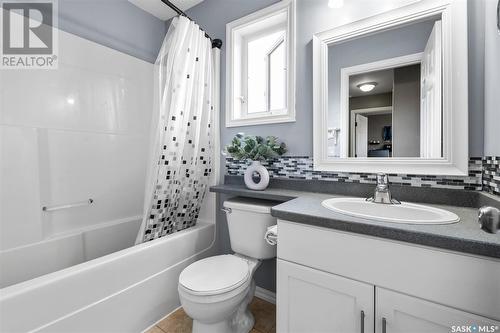 218 Carr Lane, Saskatoon, SK - Indoor Photo Showing Bathroom