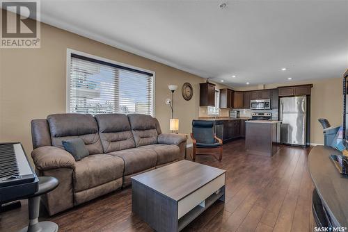 5104 110 Willis Crescent, Saskatoon, SK - Indoor Photo Showing Living Room