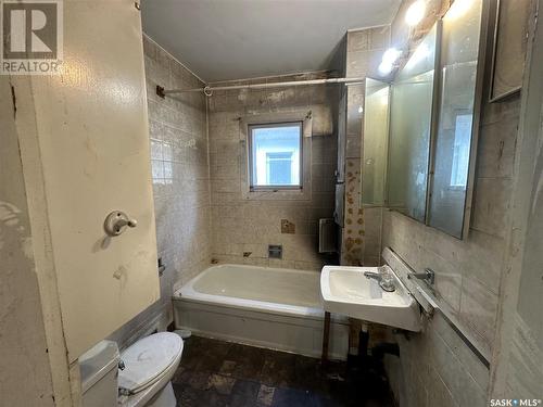 1157 Montague Street, Regina, SK - Indoor Photo Showing Bathroom