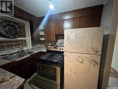 1157 Montague Street, Regina, SK - Indoor Photo Showing Kitchen With Double Sink