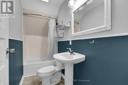 186 St Julien Street, London, ON - Indoor Photo Showing Bathroom