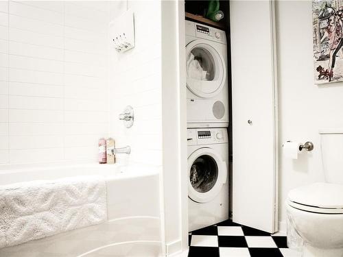 103-1315 Waddington Alley, Victoria, BC - Indoor Photo Showing Laundry Room