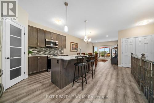 131 Essex Drive, Belleville, ON - Indoor Photo Showing Kitchen With Upgraded Kitchen