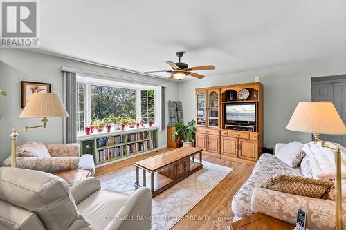 129 Victoria Drive, Kawartha Lakes, ON - Indoor Photo Showing Living Room