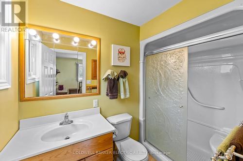 129 Victoria Drive, Kawartha Lakes, ON - Indoor Photo Showing Bathroom