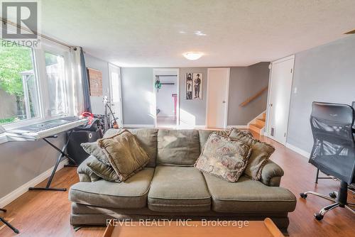 661 Severn Road, Peterborough, ON - Indoor Photo Showing Living Room