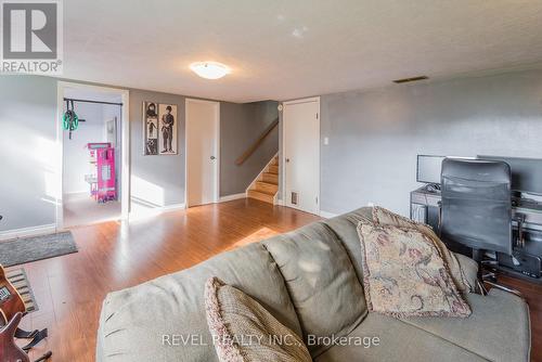 661 Severn Road, Peterborough, ON - Indoor Photo Showing Living Room