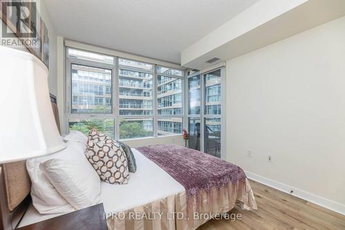 520 - 10 Capreol Court, Toronto, ON - Indoor Photo Showing Bedroom