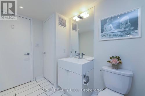 520 - 10 Capreol Court, Toronto, ON - Indoor Photo Showing Bathroom