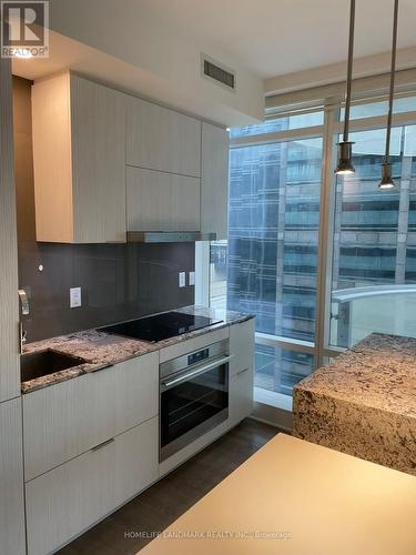 1104 - 1 Bloor Street E, Toronto (Church-Yonge Corridor), ON - Indoor Photo Showing Kitchen With Upgraded Kitchen