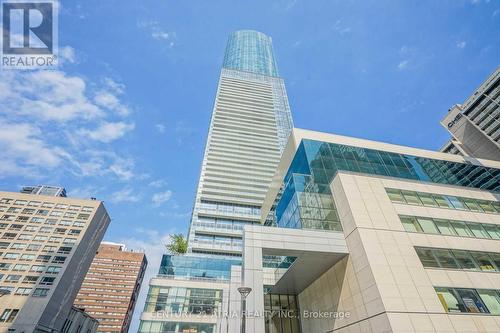 4916 - 386 Yonge Street, Toronto, ON - Outdoor