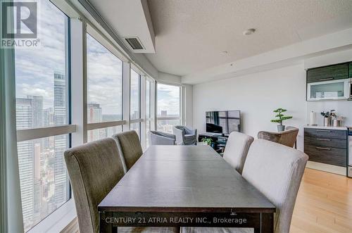 4916 - 386 Yonge Street, Toronto, ON - Indoor Photo Showing Dining Room