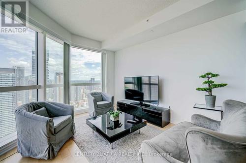 4916 - 386 Yonge Street, Toronto, ON - Indoor Photo Showing Living Room