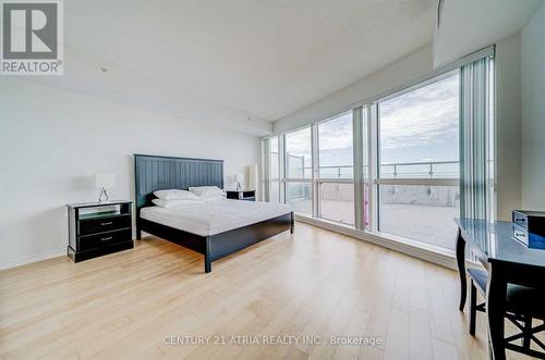 4916 - 386 Yonge Street, Toronto, ON - Indoor Photo Showing Bedroom