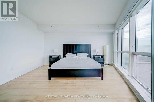 4916 - 386 Yonge Street, Toronto, ON - Indoor Photo Showing Bedroom