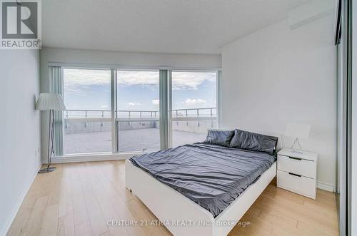 4916 - 386 Yonge Street, Toronto, ON - Indoor Photo Showing Bedroom