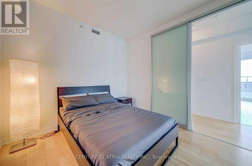 4916 - 386 Yonge Street, Toronto, ON - Indoor Photo Showing Bedroom