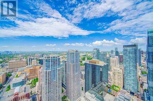 4916 - 386 Yonge Street, Toronto, ON - Outdoor With View