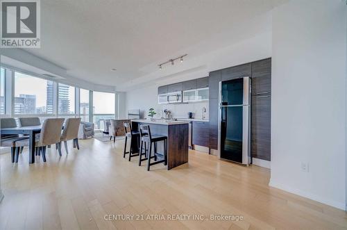 4916 - 386 Yonge Street, Toronto, ON - Indoor