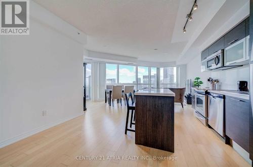 4916 - 386 Yonge Street, Toronto, ON - Indoor Photo Showing Kitchen