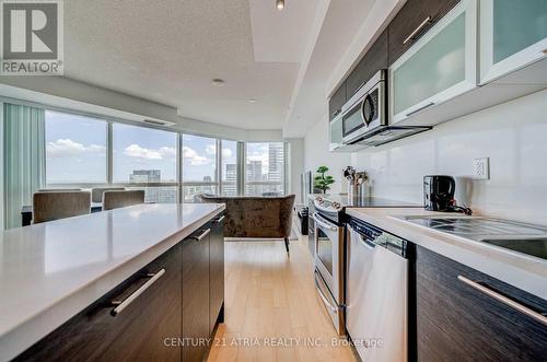 4916 - 386 Yonge Street, Toronto, ON - Indoor Photo Showing Kitchen With Upgraded Kitchen