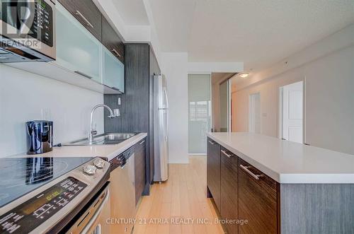 4916 - 386 Yonge Street, Toronto, ON - Indoor Photo Showing Kitchen With Upgraded Kitchen